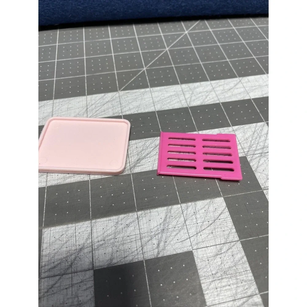 1979 Barbie Dream‎ House Lot 3 Small Pink Shelves 5 Windows Flaws